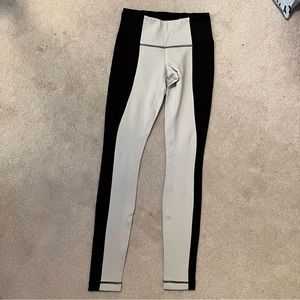 Lululemon leggings black and natural ivory size 4 small